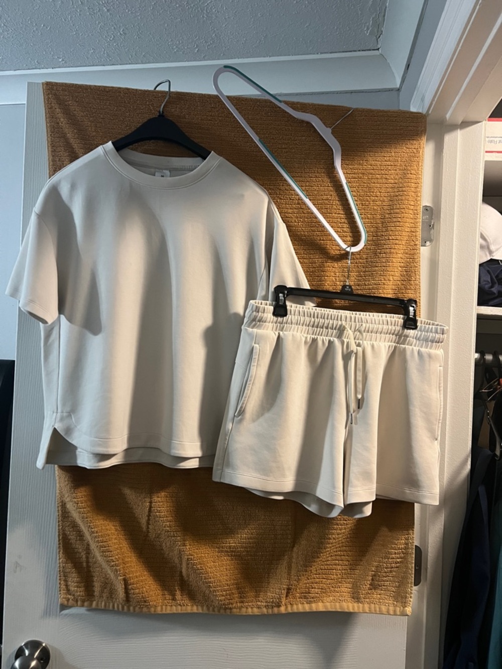 Women's Cream Elastic-Waist Athletic Shorts - Casual Activewear